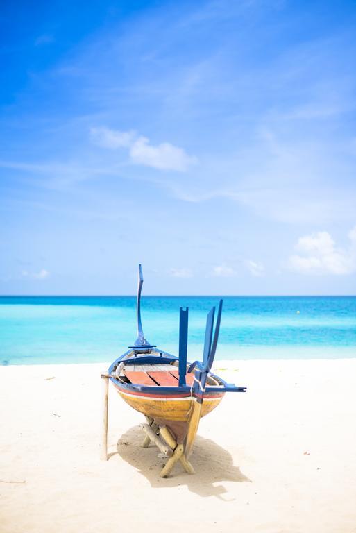 Kinan Retreat Hotel Fulidhoo Exterior photo