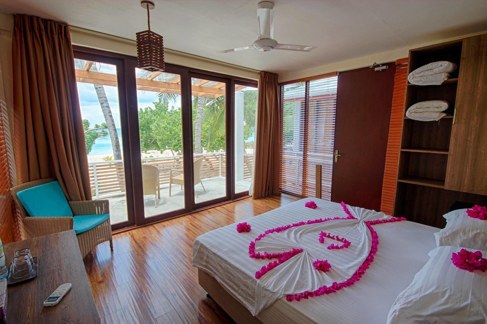 Kinan Retreat Hotel Fulidhoo Exterior photo