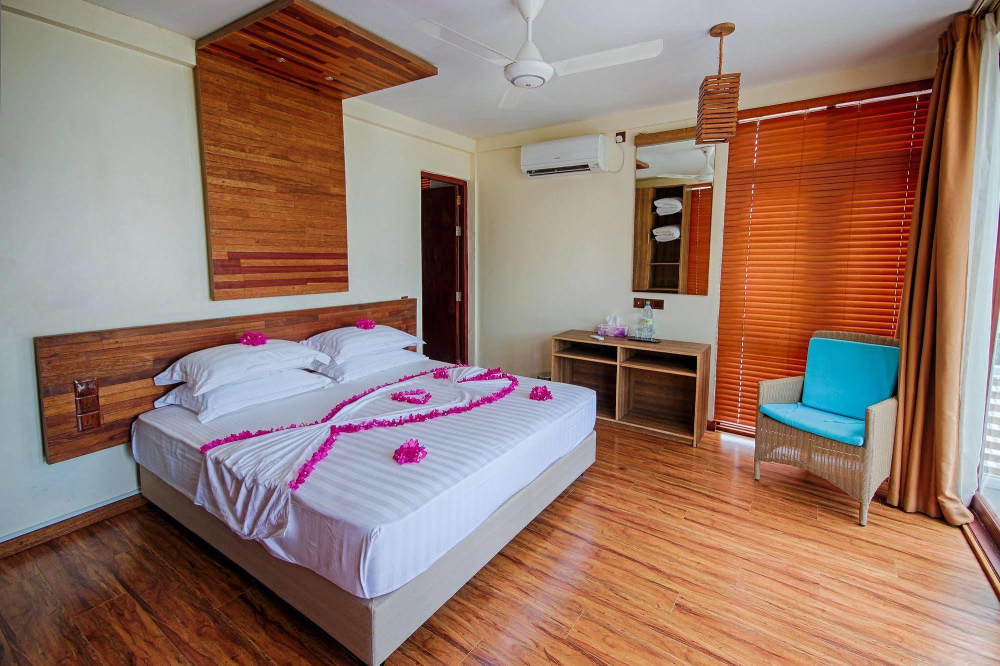 Kinan Retreat Hotel Fulidhoo Exterior photo